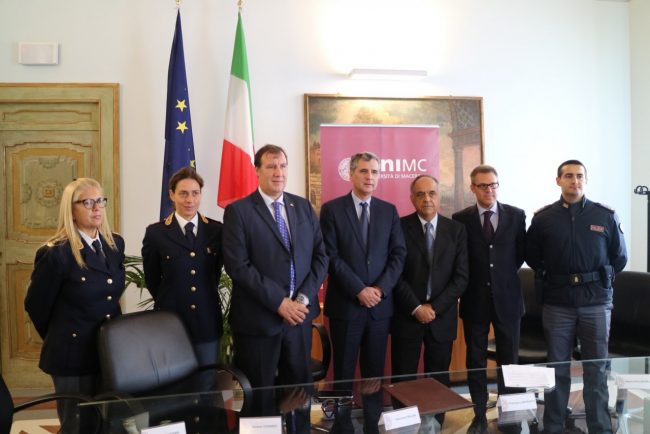 Adornato_Polizia01-650x434