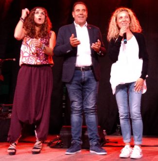 Da-sin-la-cantante-Simona-Bencini-il-dg-Carlo-Muzi-e-lassessore-Maika-Gabellieri