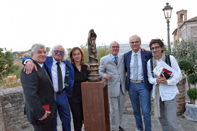 Inaugurazione-scultura-dono-S.O.-alla-comunit_-di-Colmurano-per-il-150_-09.09.2017-_19-650x434