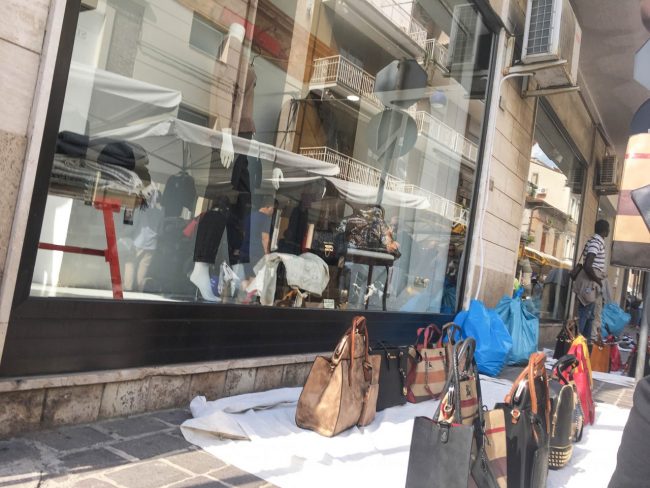 abusivi-al-mercato-corso-dalmazia-civitanova-4-650x488