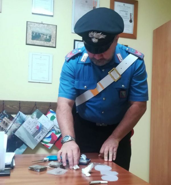 arresto-carabinieri-treia-donna-spaccio-1-601x650