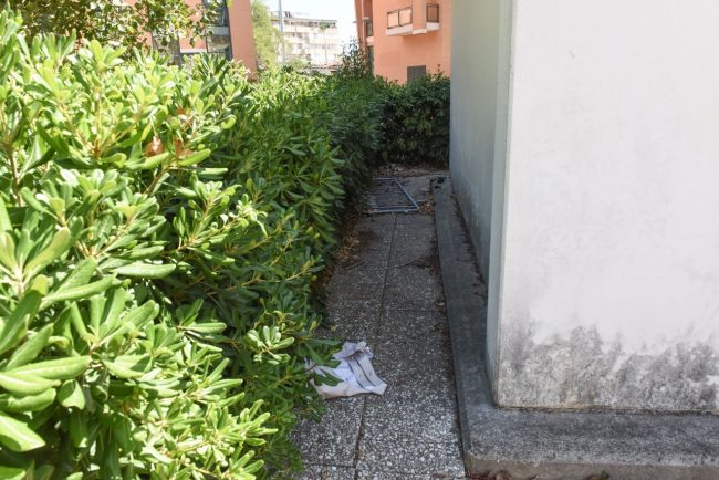 bivacchi-palazzine-dietro-la-stazione-civitanova-3-650x434