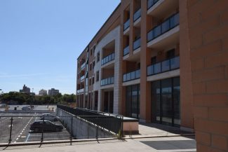 bivacchi-palazzine-dietro-la-stazione-civitanova-5-325x217
