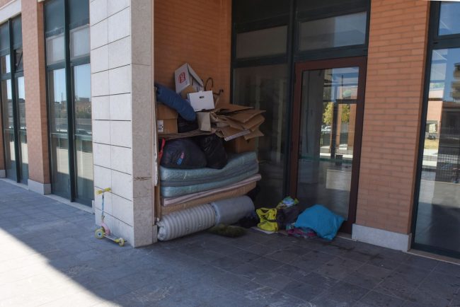 bivacchi-palazzine-dietro-la-stazione-civitanova-9-650x434