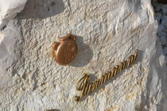 busto-piermanni-danneggiato-lungomare-sud-FDM-2-325x217