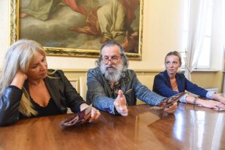 caro-teatro-ciucci-gabellieri-civitanova-FDM-1-325x217