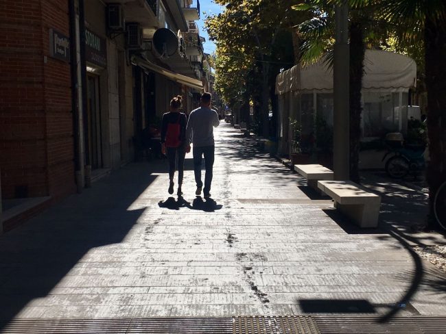 civitanova-corso-umberto-olio-su-marciapiede-2-650x488