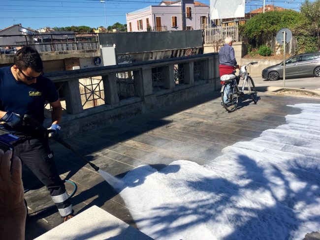 civitanova-corso-umberto-olio-su-marciapiede-4-650x488