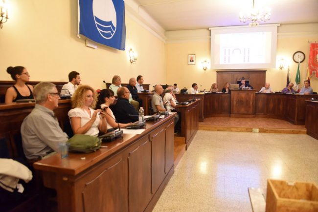 consiglio-comunale-centrodestra-maggioranza-civitanova-FDM-2-650x434