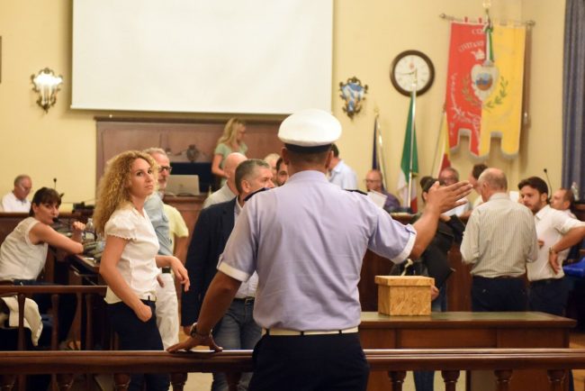 consiglio-comunale-pacco-commissione-dindagine-civitanova-FDM-3-650x434