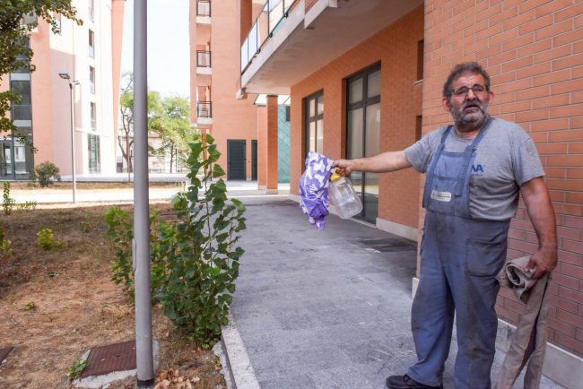 custode-antonio-nicoletta-condominio-area-ceccotti-civitanova-FDM-1-650x434