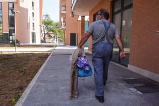 custode-antonio-nicoletta-condominio-area-ceccotti-civitanova-FDM-3-325x217