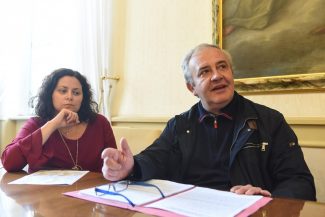 festinsieme-giocando-don-mario-colabianchi-barbara-capponi-parrocchia-cristo-re-civitanova-FDM-3-325x217