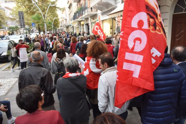 flash-mob-contro-violenza-sulle-donne-civitanova-FDM-12-650x434