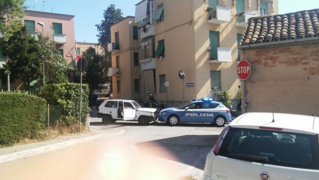 frontale-panda-volante-polizia-via-spalato