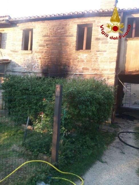 incendio-casa-san-severino-5-488x650