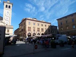mercato-martedi-1-325x244