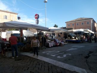 mercato-martedi-piazza-mart