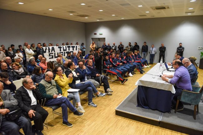 presentazione-civitanovese-striscione-contestazione-7-650x434