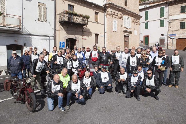 rievocazione-moto-depoca-chienti-e-potenza-gruppo_serrapetrona