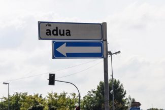 via-adua-lavori-segnaletica-cambio-di-senso-civitanova-5-325x217