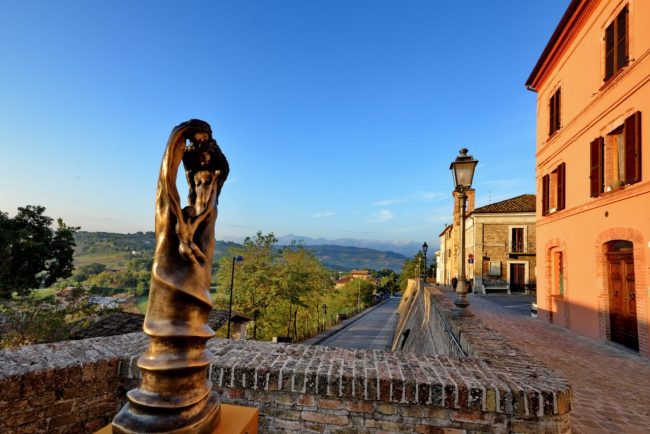 6-vista-panoramica-dalle-mura-cittadine-650x434