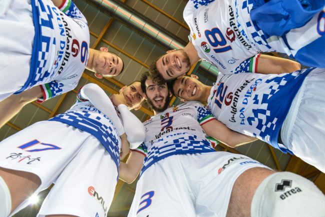 Atleti-dal-basso-il-numero-17-è-Romanò-650x434