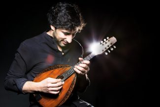 Avi-Avital-c-Zohar-Ron-3-325x217