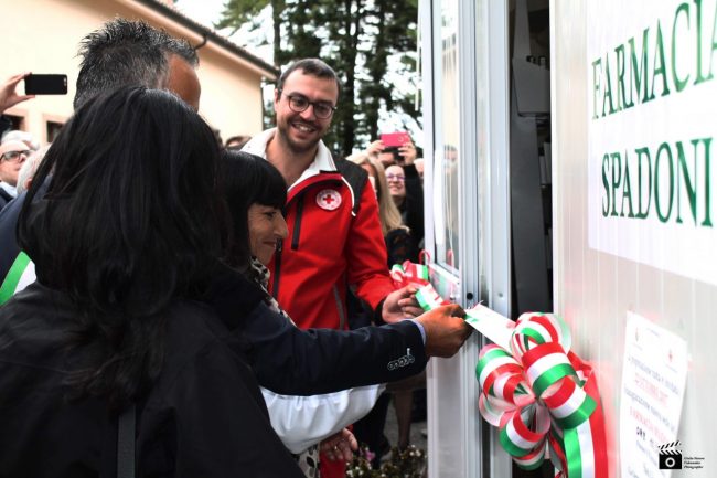 Farmacia-riaperta-riapertura-spadoni-san-ginesio-15-650x433