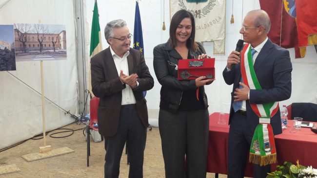 Paola-Gazzolo-cittadina-onoraria-di-Caldarola.-4-650x366