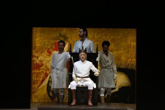 RICHARD-II_Una-scena-dello-spettacolo_2_Foto-PaoloPorto-325x217