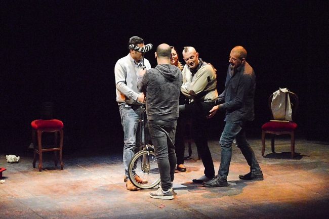 Ripartiamo_insieme_teatro2-650x433