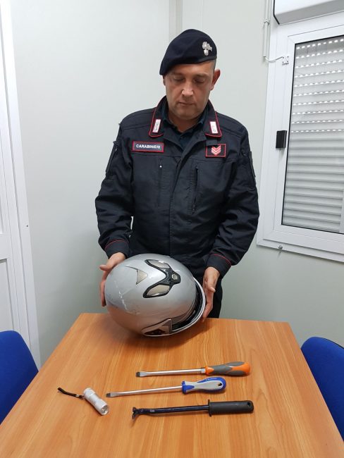 auto_rubata_arnesi-da-scasso-1-488x650