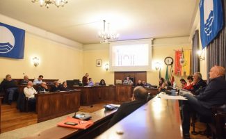 consiglio-comunale-ottobre-2017-aula-sala-consiliare-civitanova-FDM-1-325x200