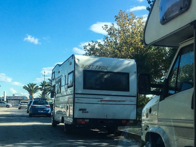 controlli-polizia-rom-via-dazeglio-civitanova-2-650x488