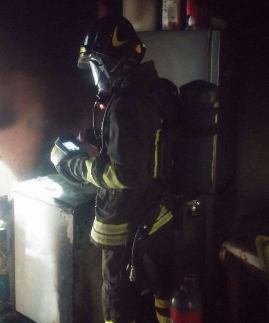 incendio-via-severini-macerata-1-e1507118861636-542x650