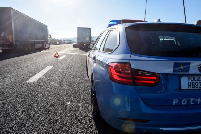 incidenta-camion-auto-autostrada-a14-civitanova-pse-FDM-2-650x434