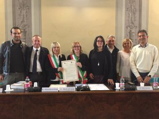 patto-di-amicizia-san-severino-correggio-3-e1507028701984-325x244