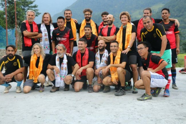 spedizione-himalaya-serafini-partita-di-calcio-2-650x433