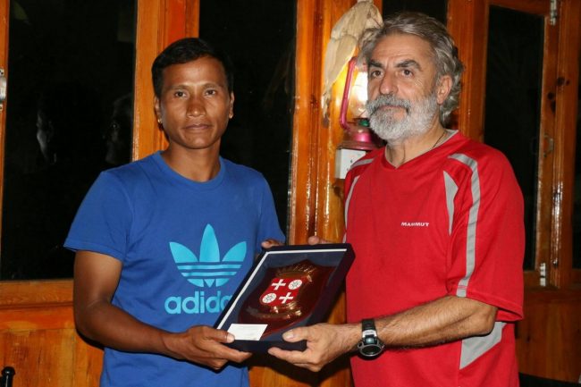 spedizione-himalaya-serafini-partita-di-calcio-5-650x433