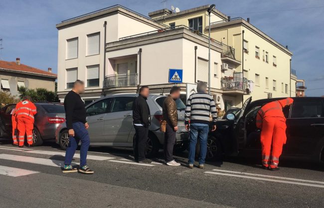 tamponamento-a-catena-statale-adriatica-civitanova-2-650x418