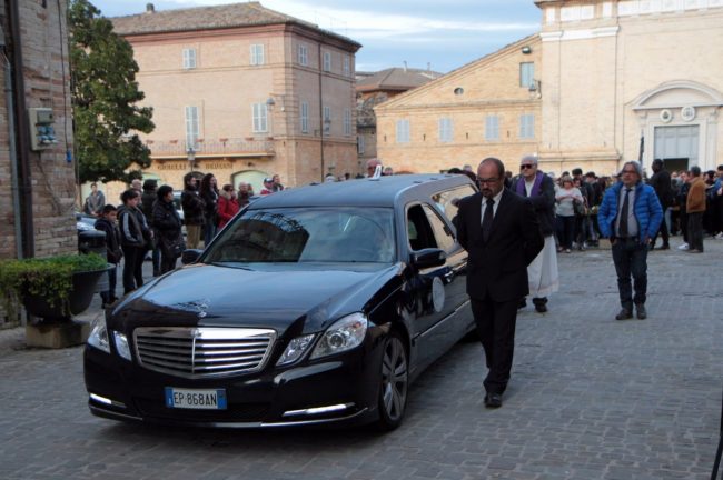 FUNERALE-EMILY-3-650x432