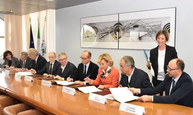 FirmaTirociniFormativi_04-650x386