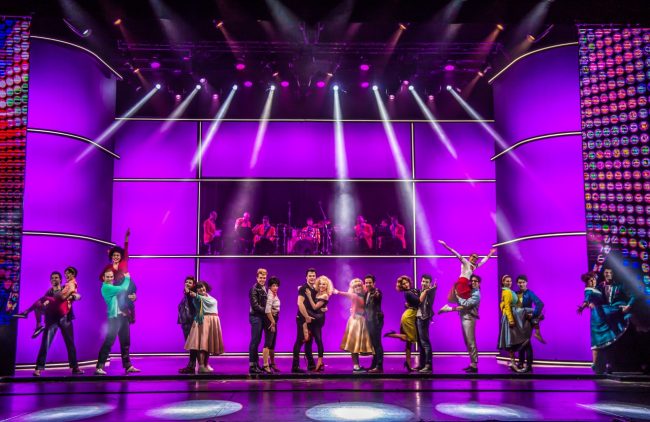 Grease2017_fotoscena1_phFrancescoPrandoni-650x422