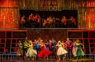 Grease2017_fotoscena4_phFrancescoPrandoni-325x213