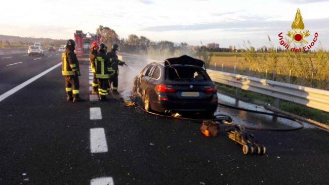 auto-a-fuoco-autostrada-2-650x366