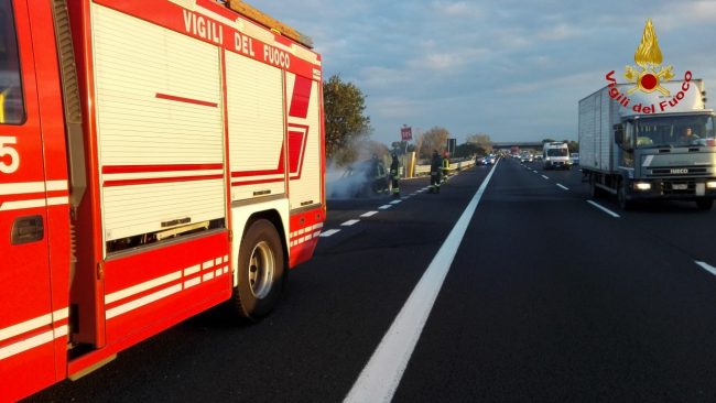 auto-a-fuoco-autostrada-3-650x366