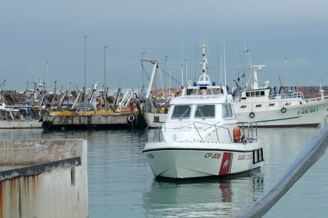 esercitazione-al-porto-motovedetta-guardia-costiera-civitanova-FDM