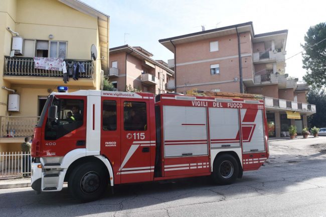 esplosione-pentola-via-carducci-vdf-118-trodica-morrovalle-FDM-2-650x434