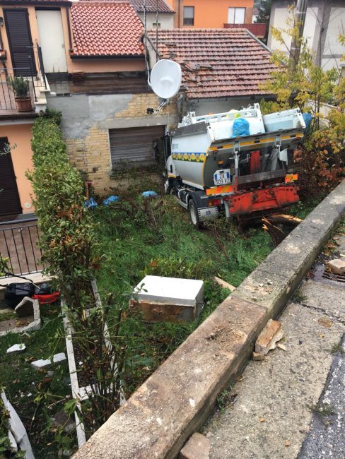 furgone-cosmari-precipiato-corridonia3-488x650